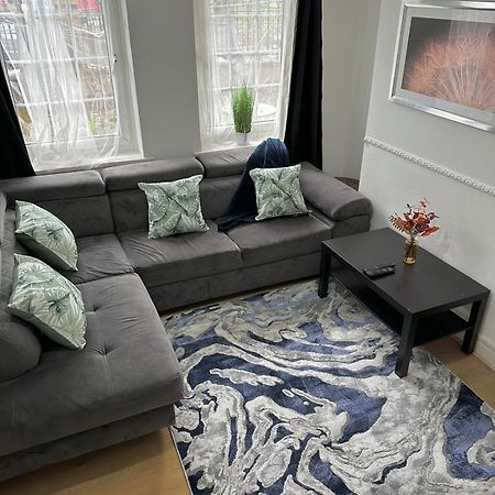 2 Bedroom Flat, 2 Minutes Walk To Bethnalgreen Station, Central London Exteriör bild