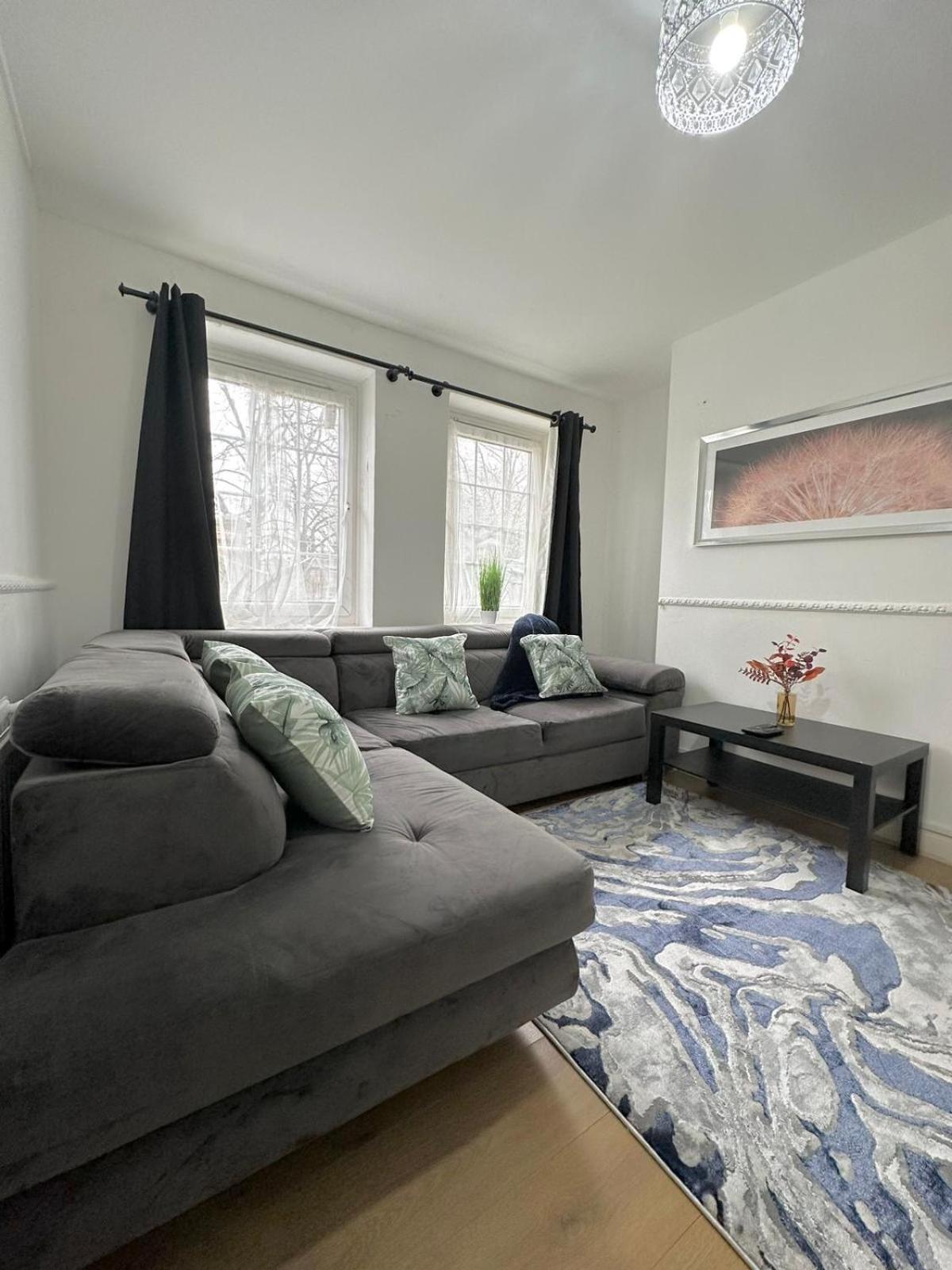 2 Bedroom Flat, 2 Minutes Walk To Bethnalgreen Station, Central London Exteriör bild