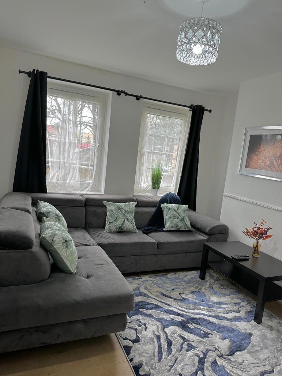 2 Bedroom Flat, 2 Minutes Walk To Bethnalgreen Station, Central London Exteriör bild