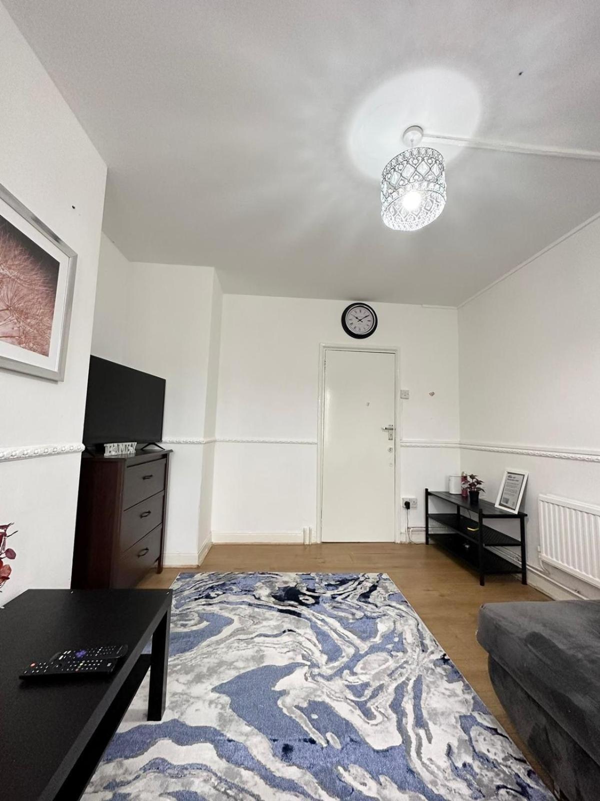 2 Bedroom Flat, 2 Minutes Walk To Bethnalgreen Station, Central London Exteriör bild