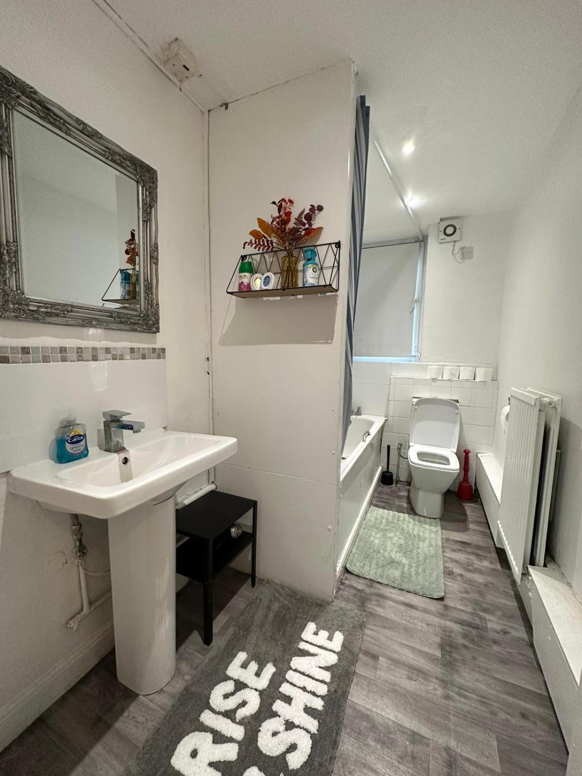 2 Bedroom Flat, 2 Minutes Walk To Bethnalgreen Station, Central London Exteriör bild