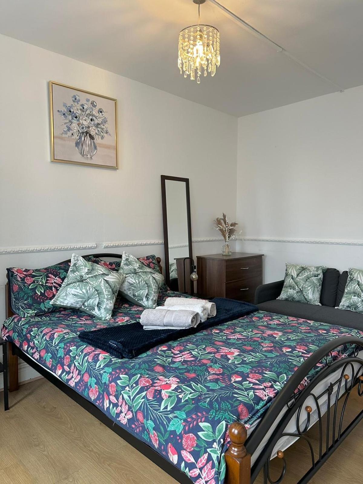 2 Bedroom Flat, 2 Minutes Walk To Bethnalgreen Station, Central London Exteriör bild