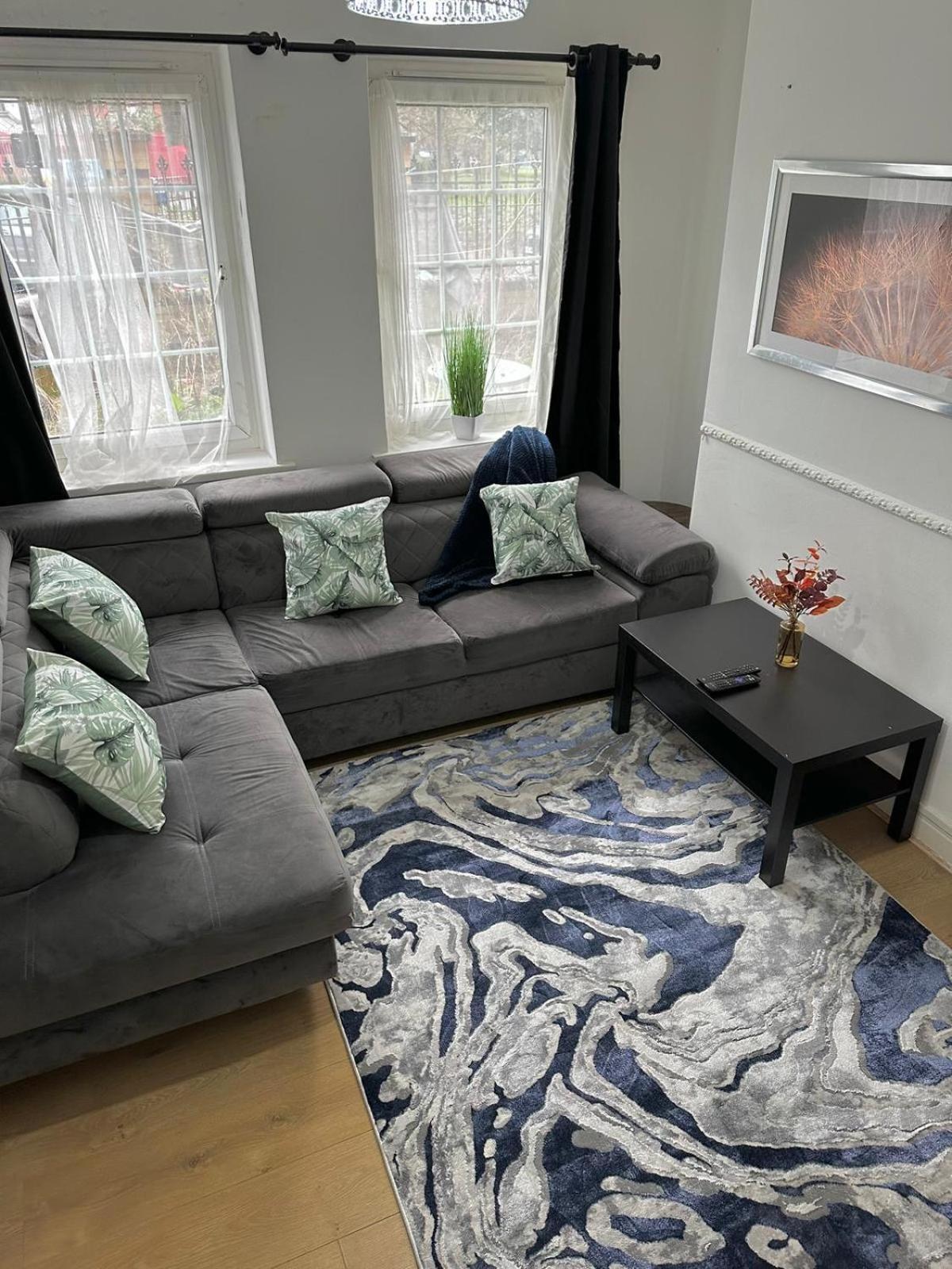 2 Bedroom Flat, 2 Minutes Walk To Bethnalgreen Station, Central London Exteriör bild