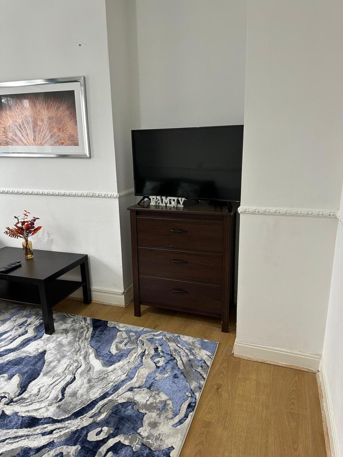 2 Bedroom Flat, 2 Minutes Walk To Bethnalgreen Station, Central London Exteriör bild