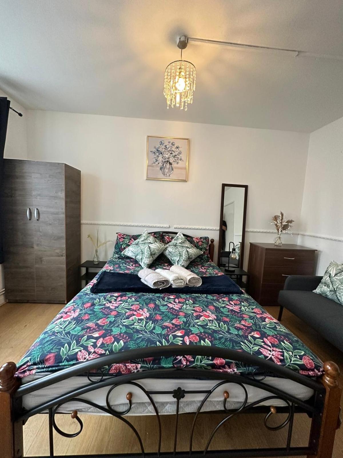 2 Bedroom Flat, 2 Minutes Walk To Bethnalgreen Station, Central London Exteriör bild
