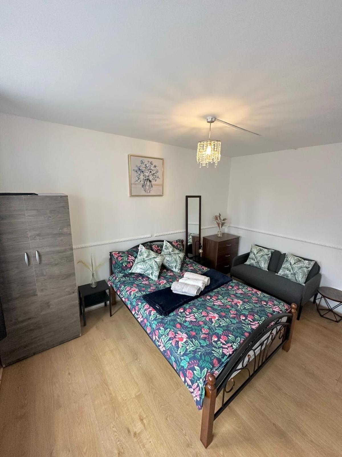 2 Bedroom Flat, 2 Minutes Walk To Bethnalgreen Station, Central London Exteriör bild