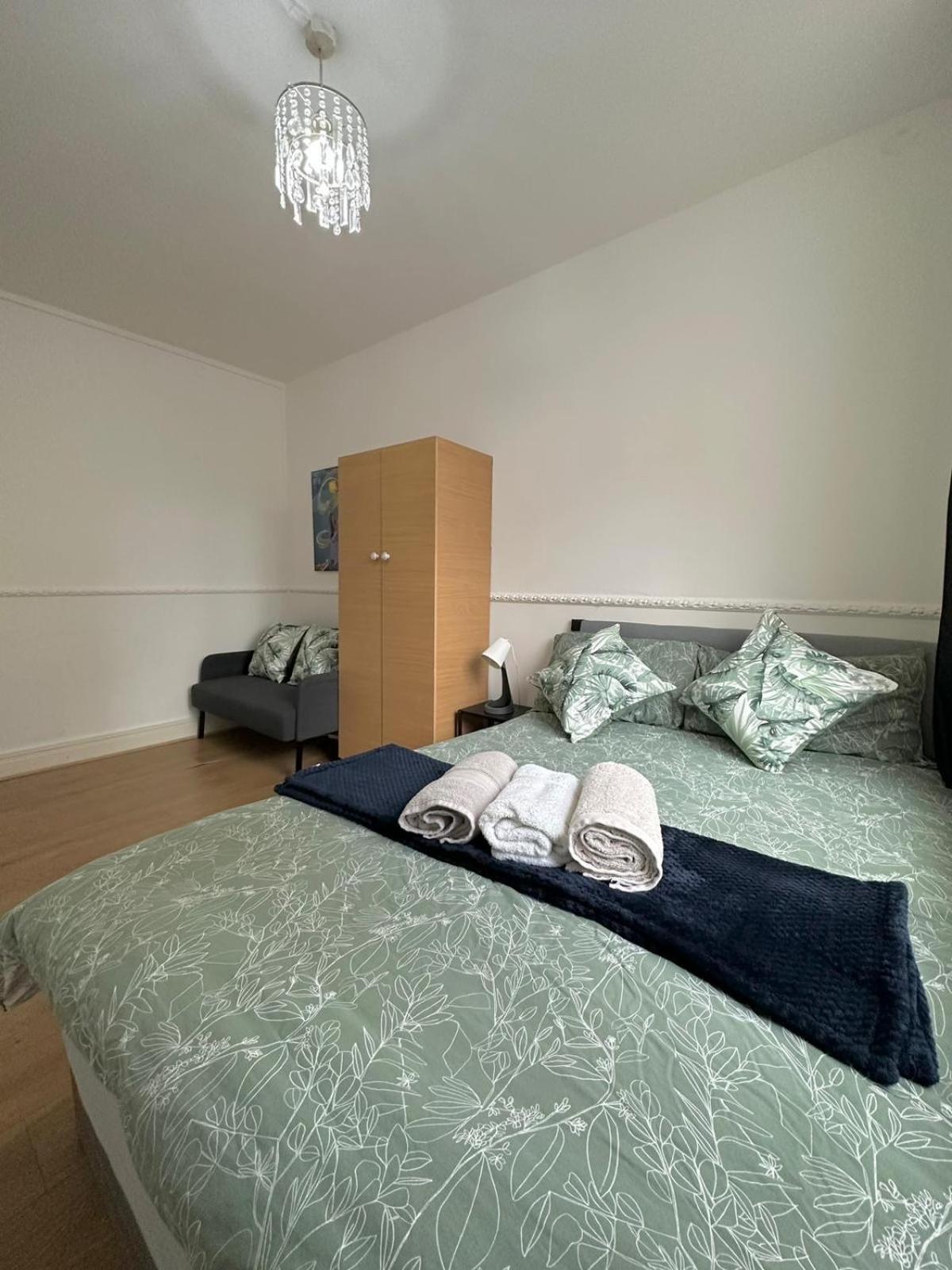 2 Bedroom Flat, 2 Minutes Walk To Bethnalgreen Station, Central London Exteriör bild