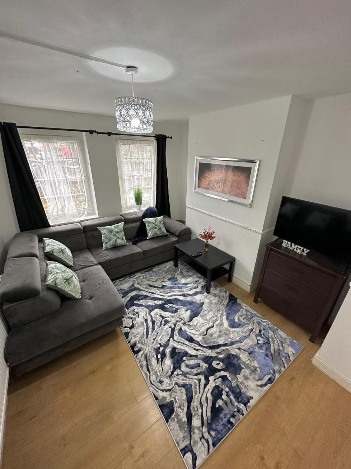 2 Bedroom Flat, 2 Minutes Walk To Bethnalgreen Station, Central London Exteriör bild