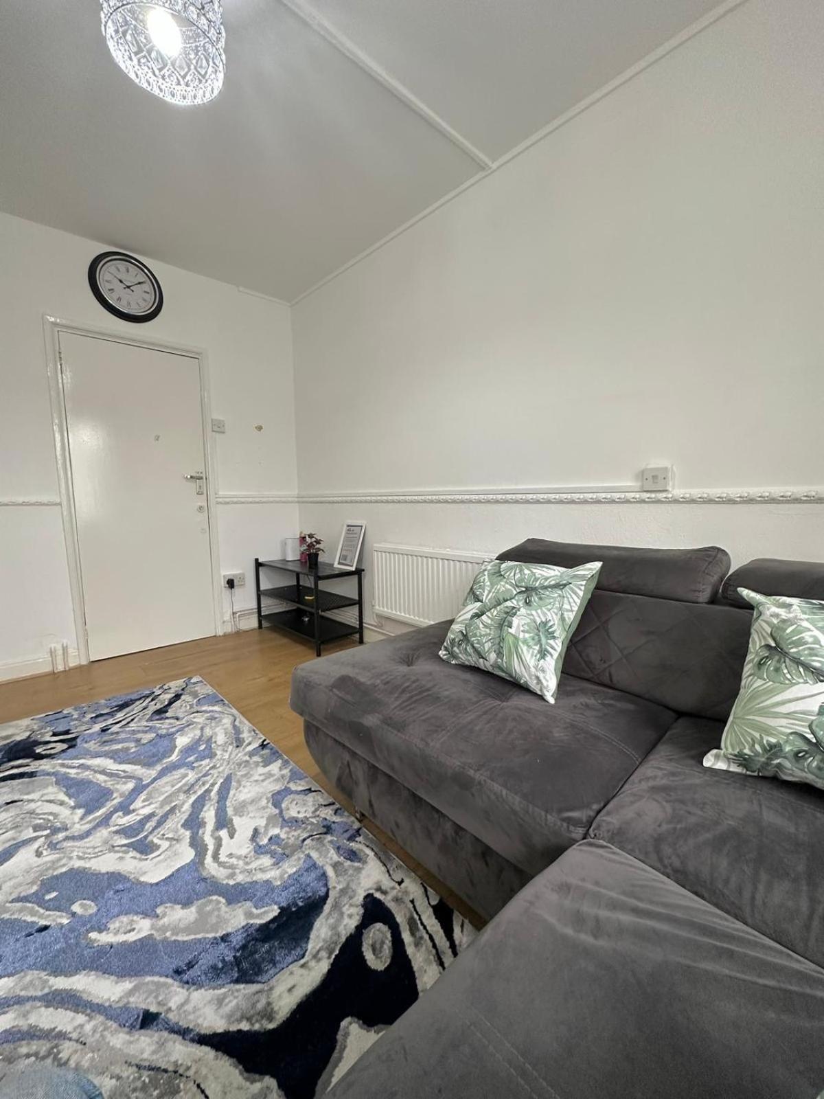 2 Bedroom Flat, 2 Minutes Walk To Bethnalgreen Station, Central London Exteriör bild