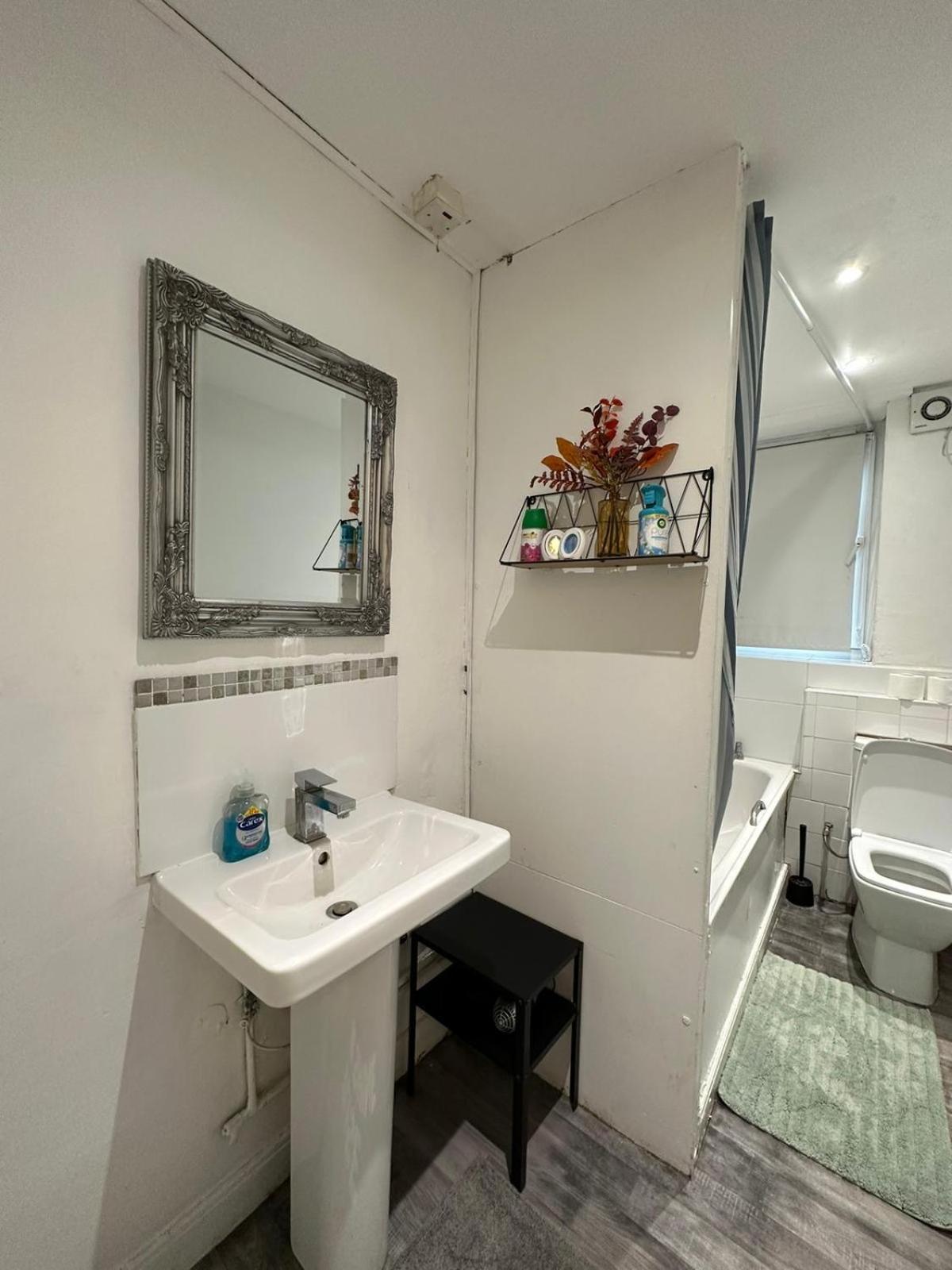 2 Bedroom Flat, 2 Minutes Walk To Bethnalgreen Station, Central London Exteriör bild
