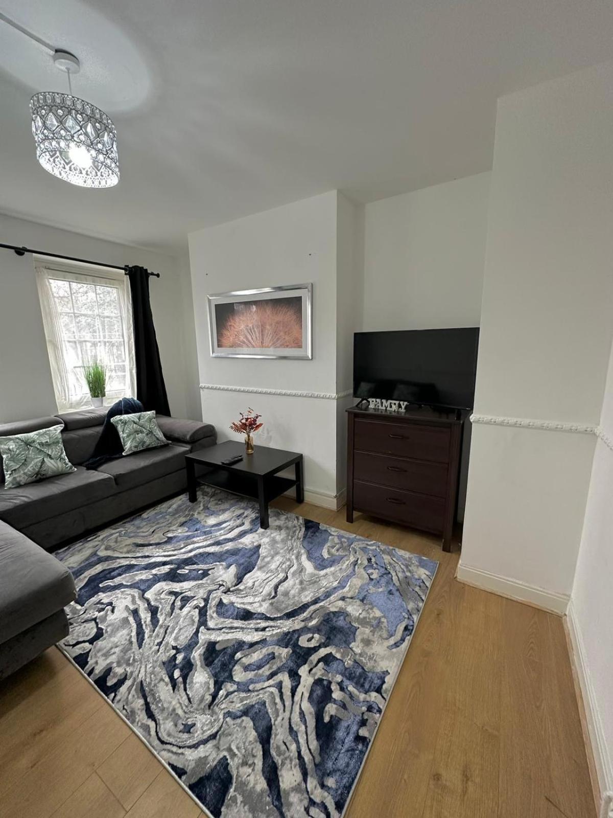 2 Bedroom Flat, 2 Minutes Walk To Bethnalgreen Station, Central London Exteriör bild