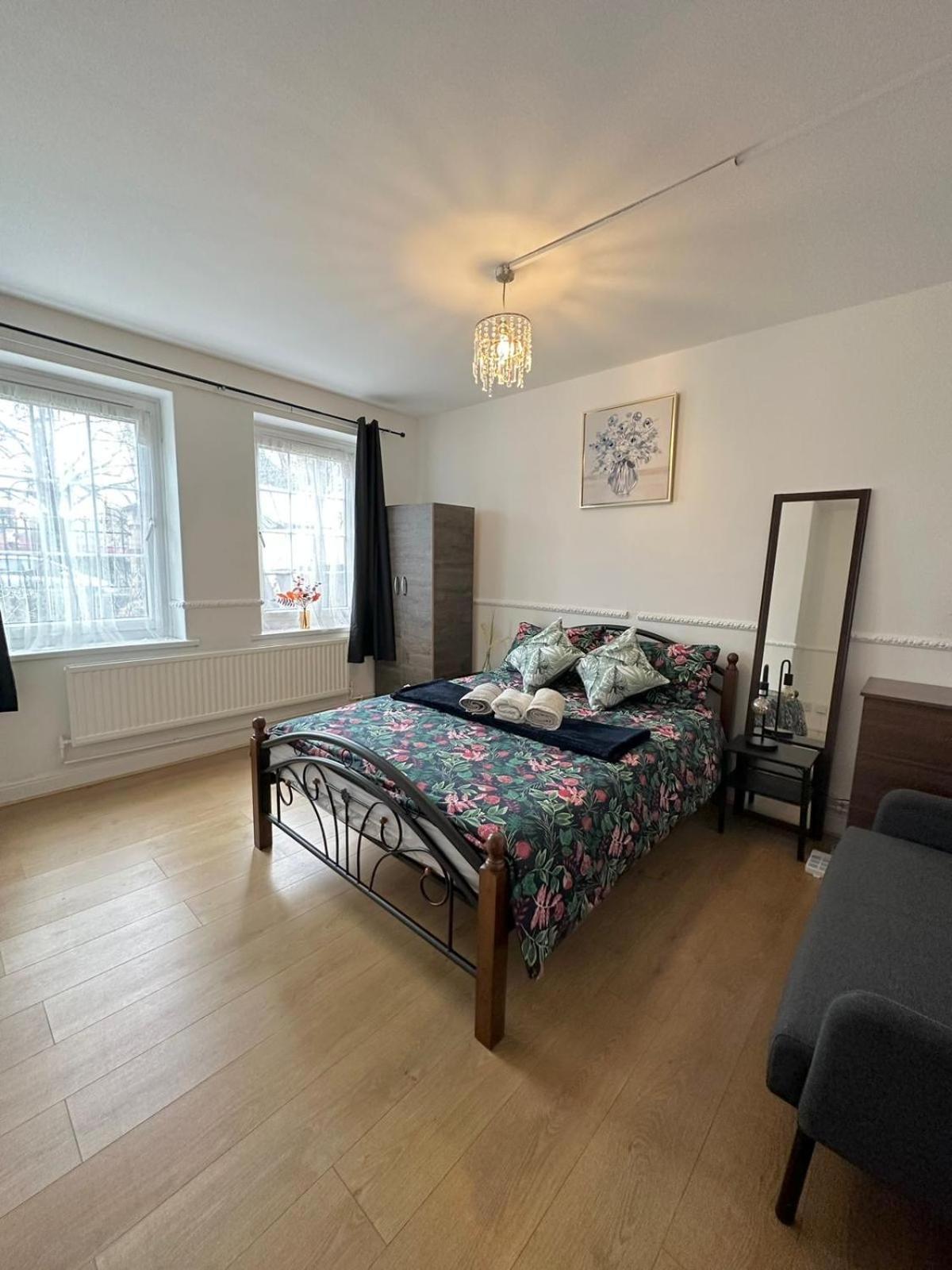 2 Bedroom Flat, 2 Minutes Walk To Bethnalgreen Station, Central London Exteriör bild
