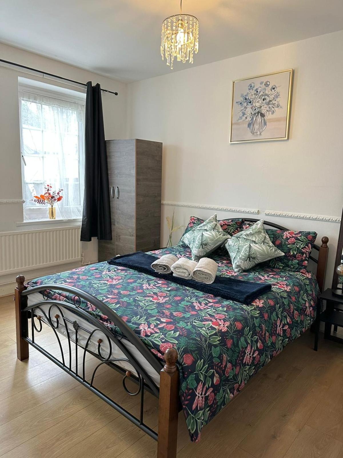 2 Bedroom Flat, 2 Minutes Walk To Bethnalgreen Station, Central London Exteriör bild