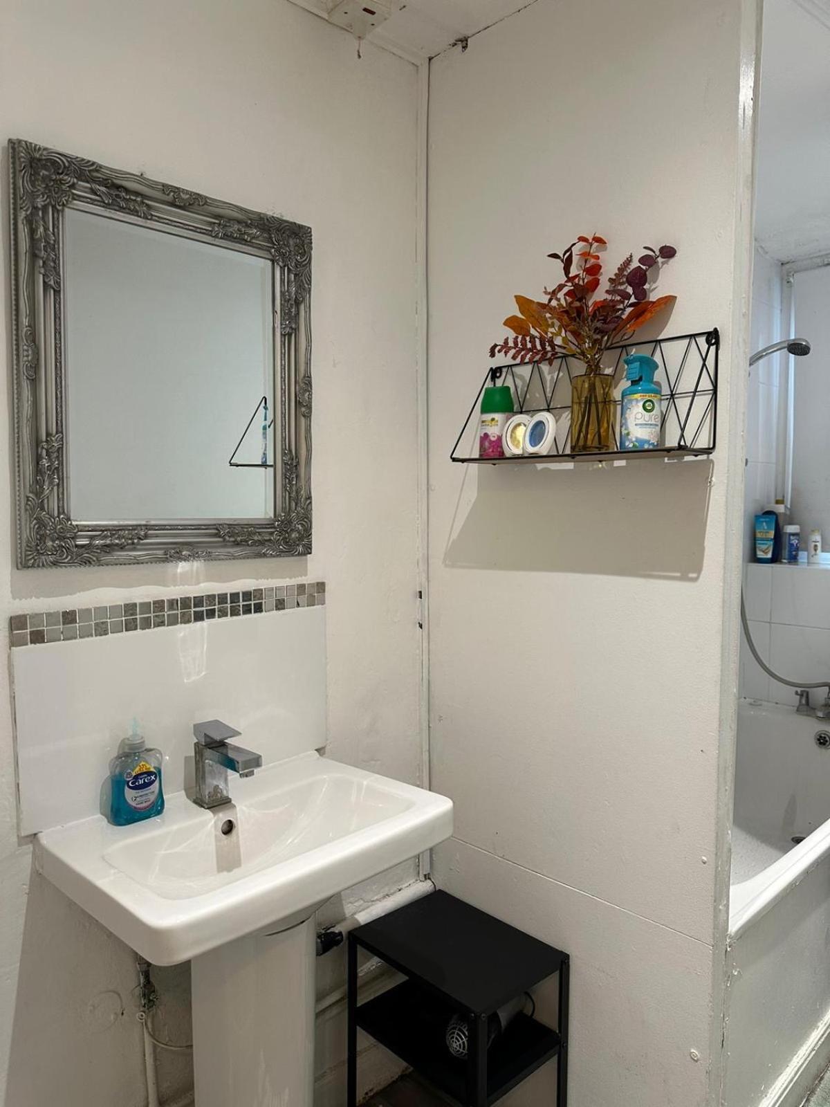 2 Bedroom Flat, 2 Minutes Walk To Bethnalgreen Station, Central London Exteriör bild