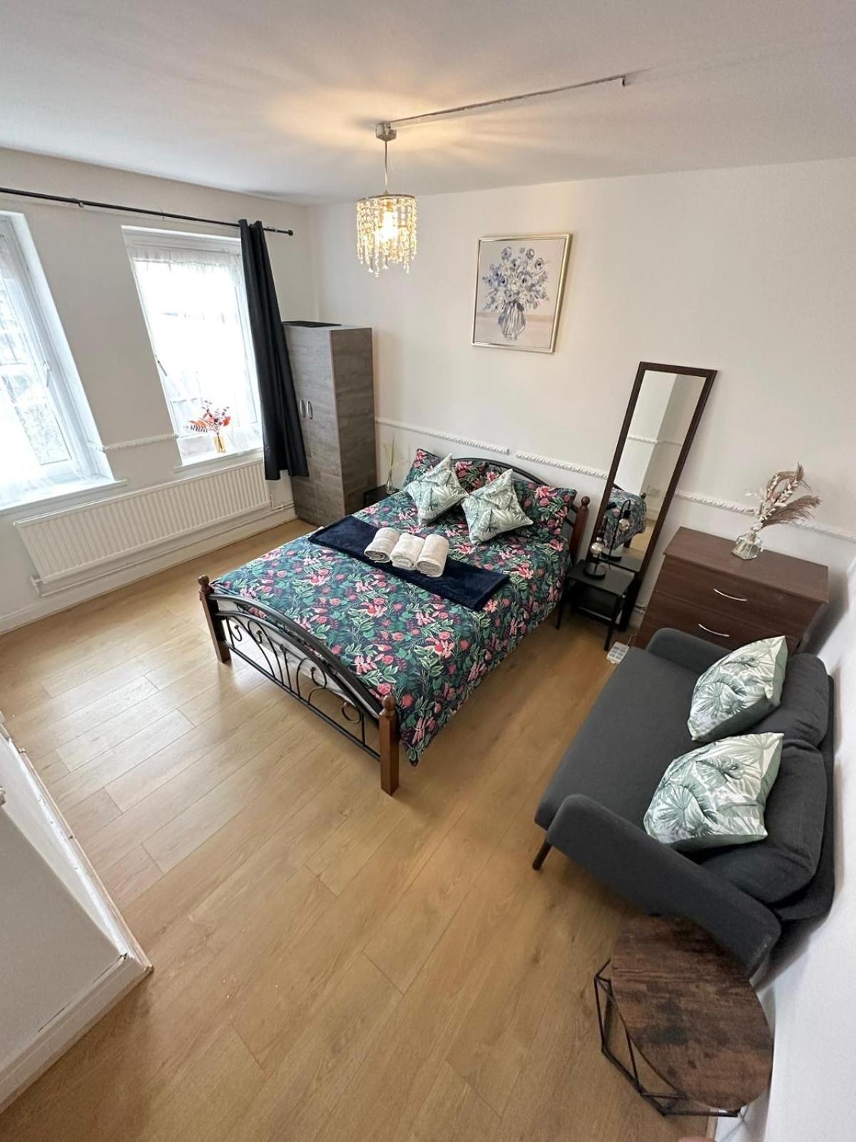 2 Bedroom Flat, 2 Minutes Walk To Bethnalgreen Station, Central London Exteriör bild