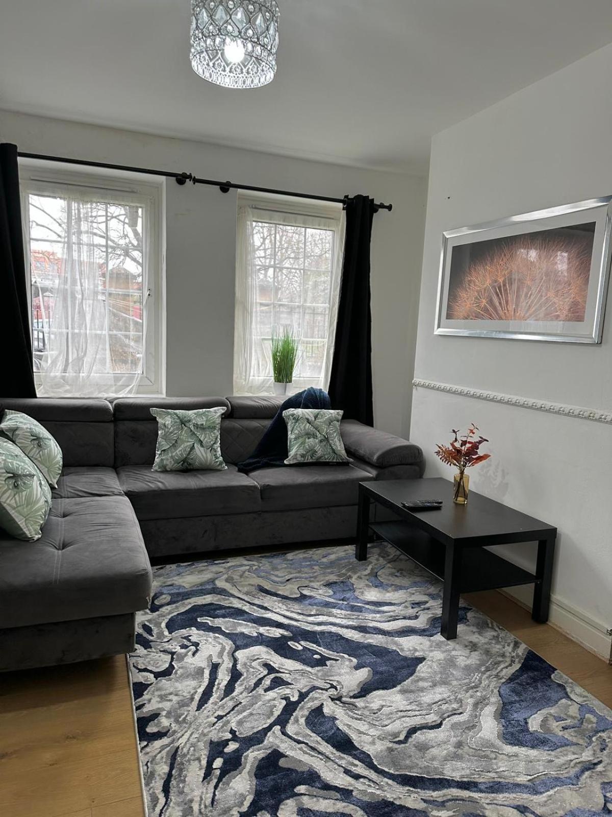 2 Bedroom Flat, 2 Minutes Walk To Bethnalgreen Station, Central London Exteriör bild