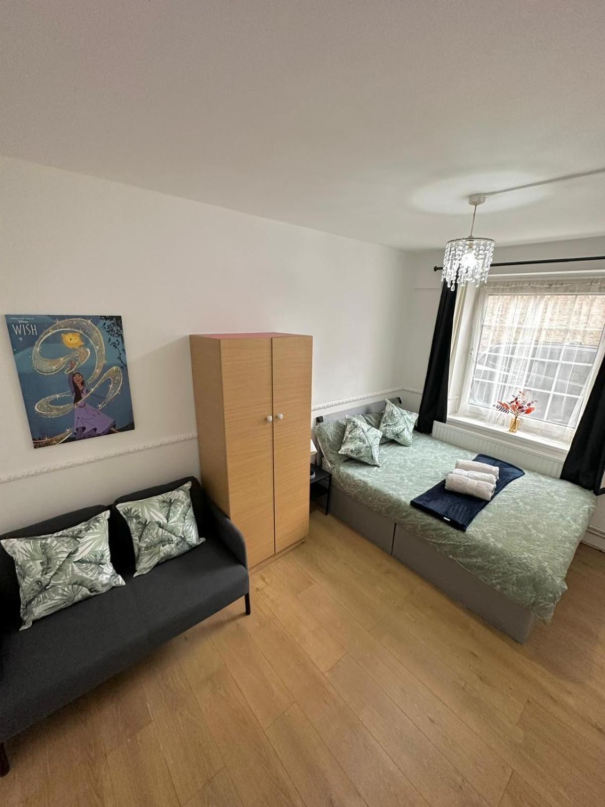 2 Bedroom Flat, 2 Minutes Walk To Bethnalgreen Station, Central London Exteriör bild