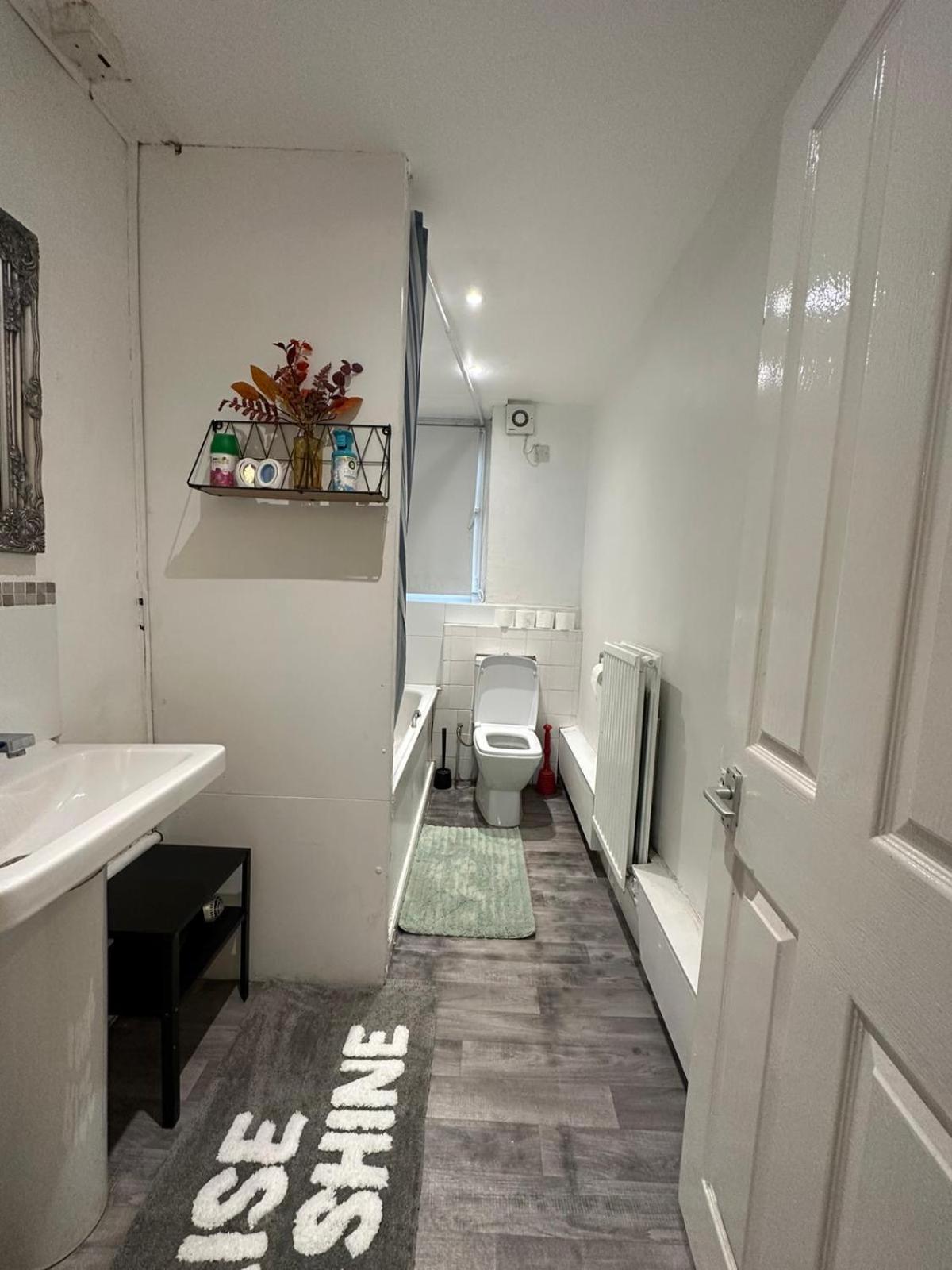 2 Bedroom Flat, 2 Minutes Walk To Bethnalgreen Station, Central London Exteriör bild