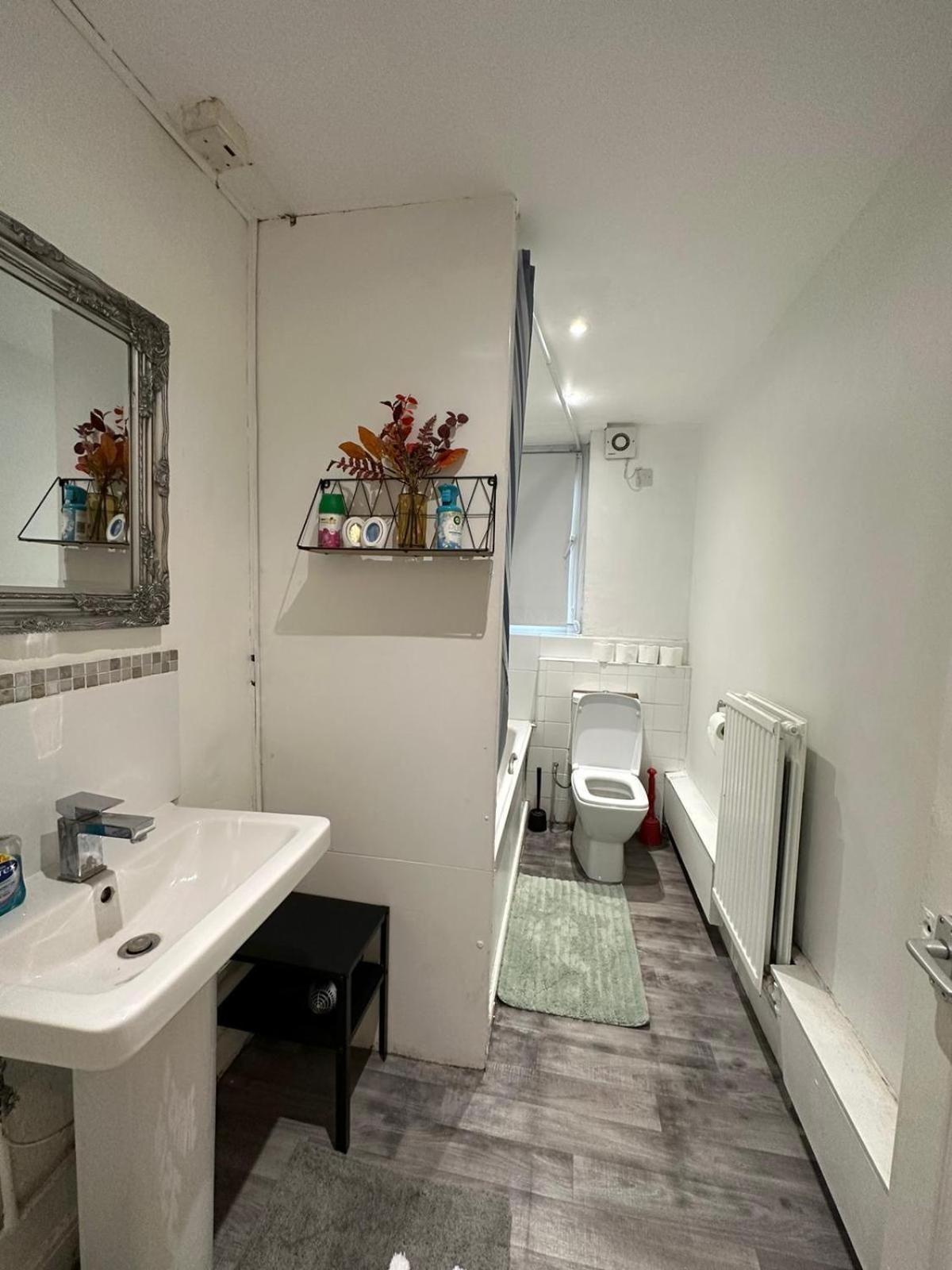 2 Bedroom Flat, 2 Minutes Walk To Bethnalgreen Station, Central London Exteriör bild